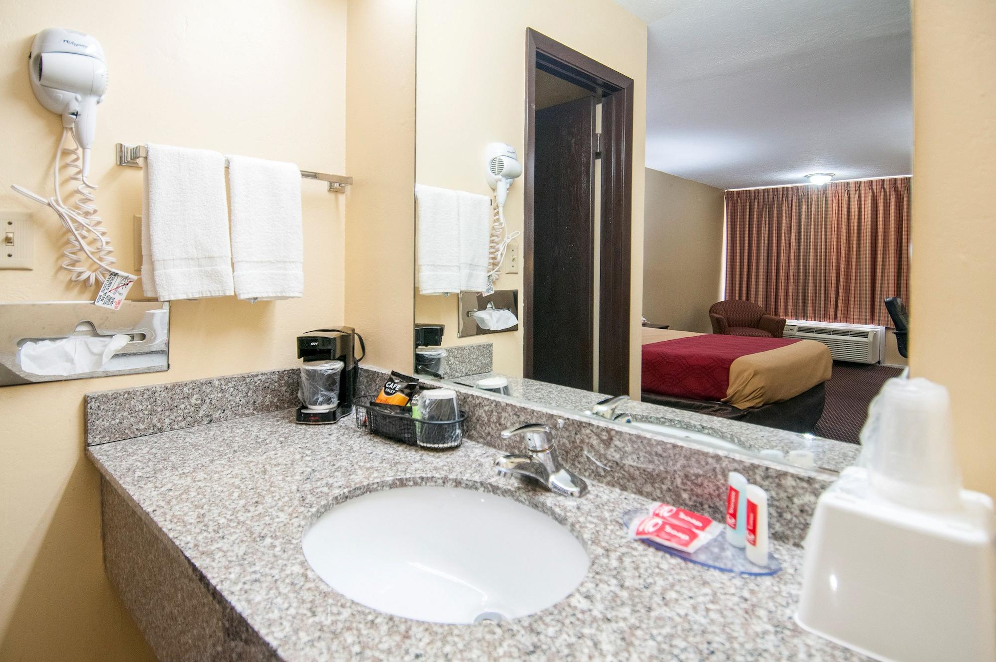Econo Lodge Near Missouri University Of Science And Technology Rolla Bagian luar foto