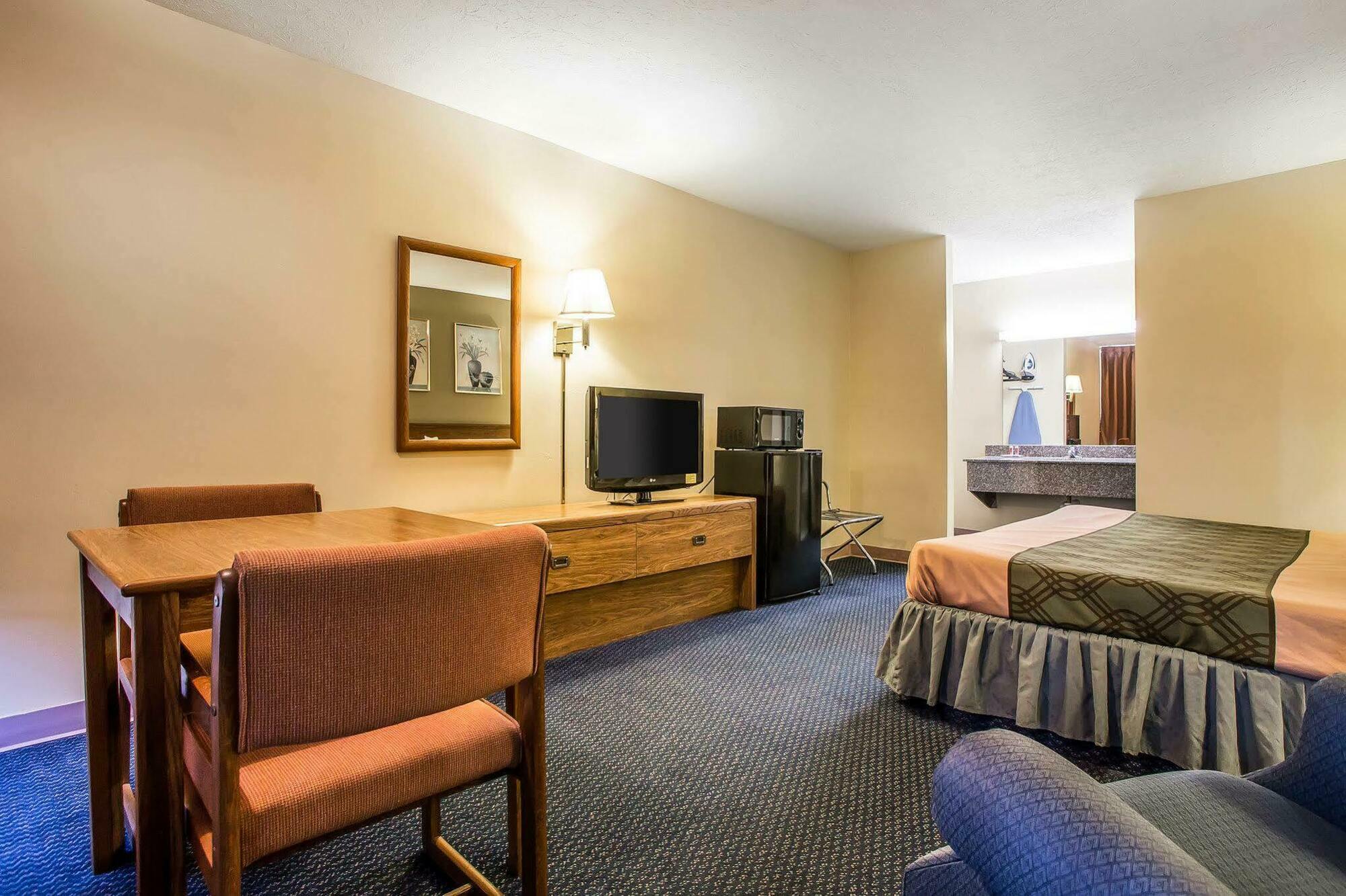 Econo Lodge Near Missouri University Of Science And Technology Rolla Bagian luar foto
